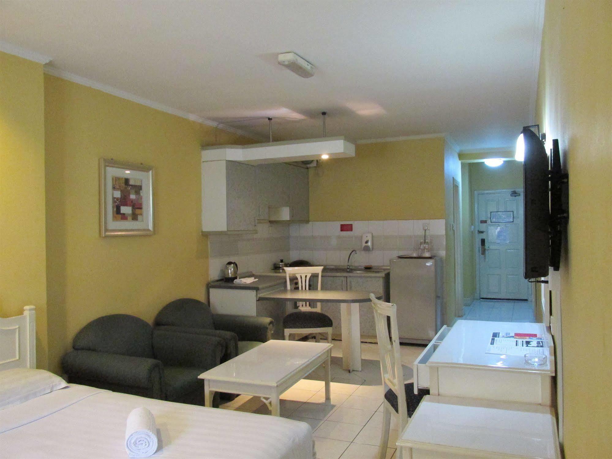Promenade Service Apartment Kota Kinabalu Eksteriør billede