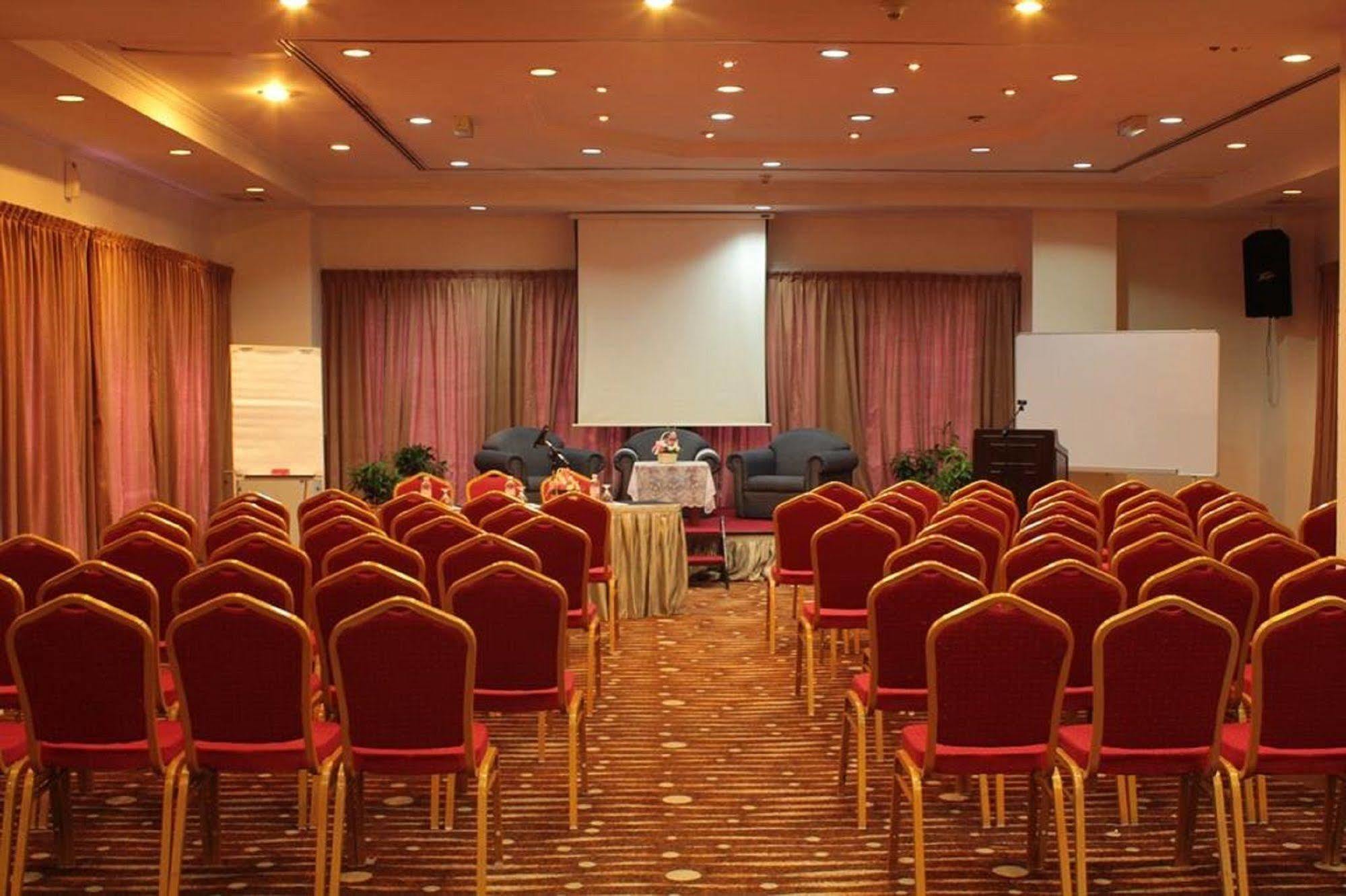 Promenade Service Apartment Kota Kinabalu Eksteriør billede